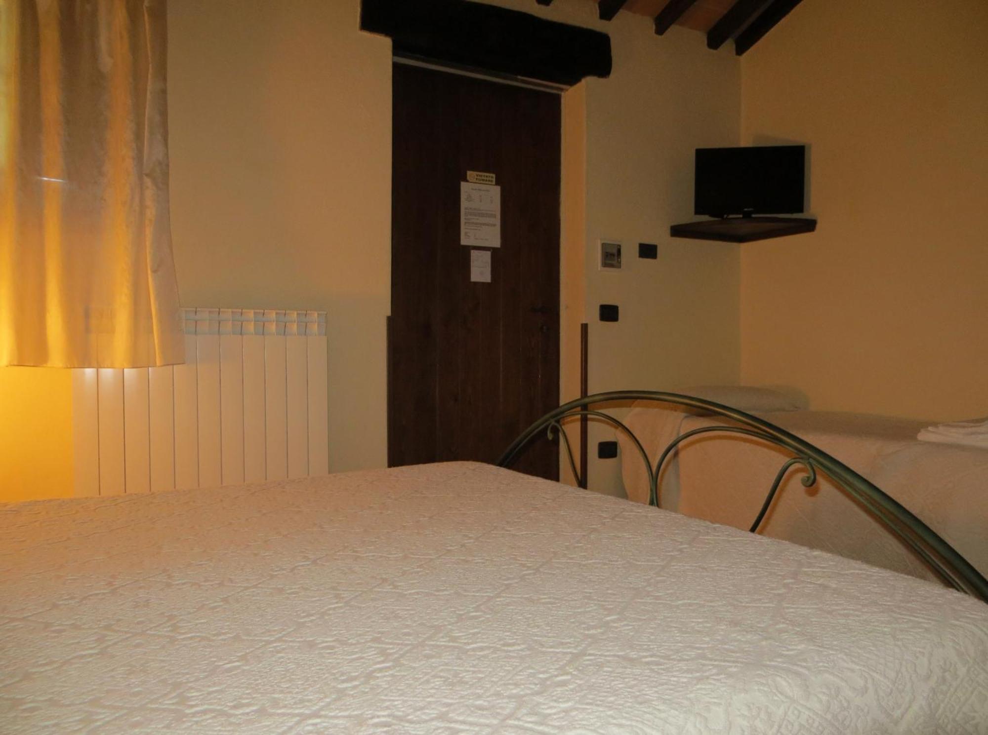 Agriturismo Casale Delle Lucrezie Тоди Екстериор снимка