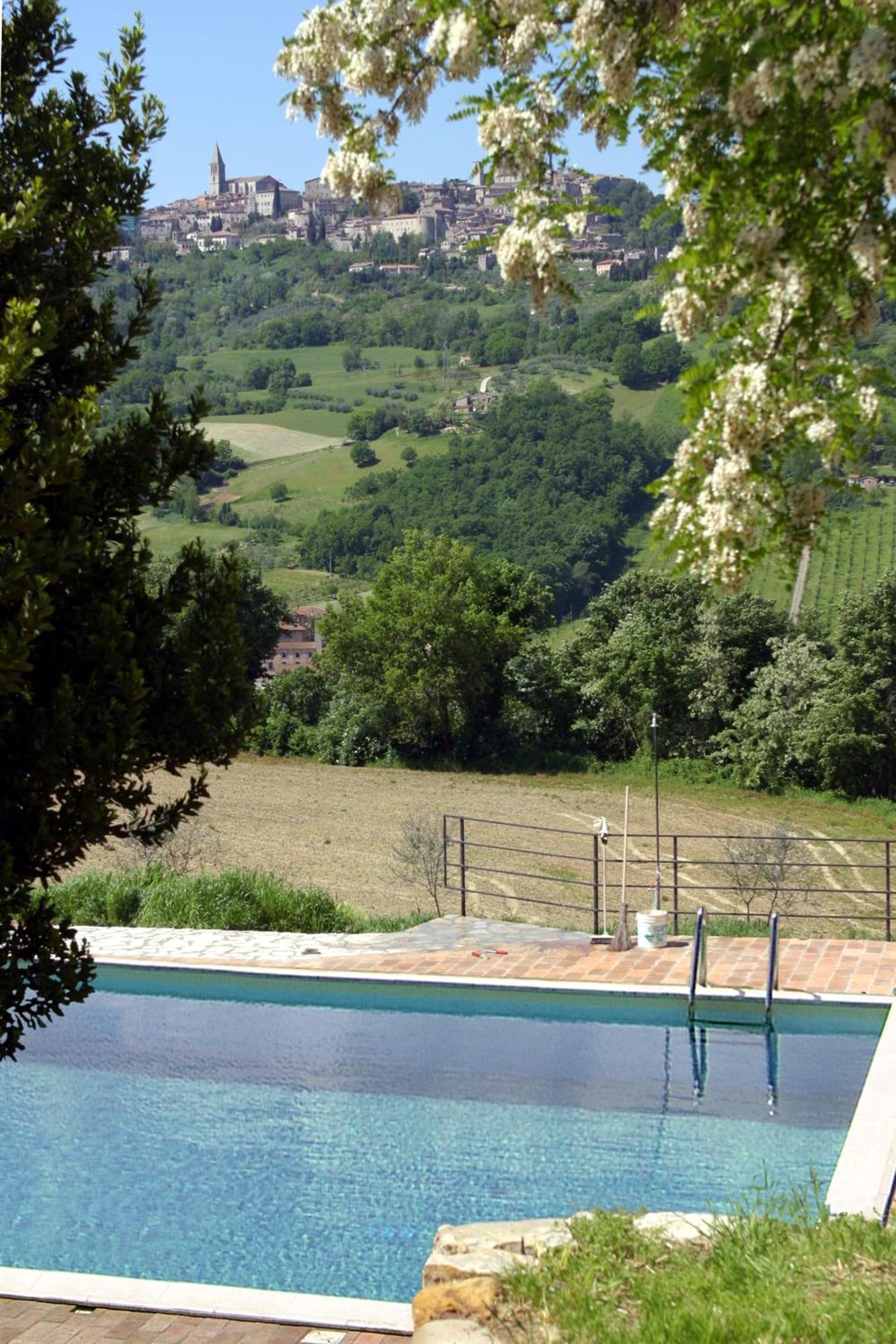 Agriturismo Casale Delle Lucrezie Тоди Екстериор снимка