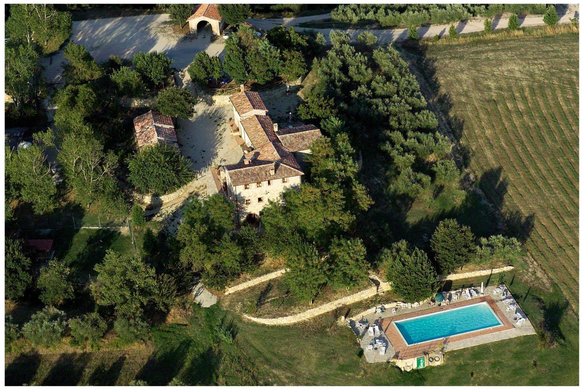 Agriturismo Casale Delle Lucrezie Тоди Екстериор снимка