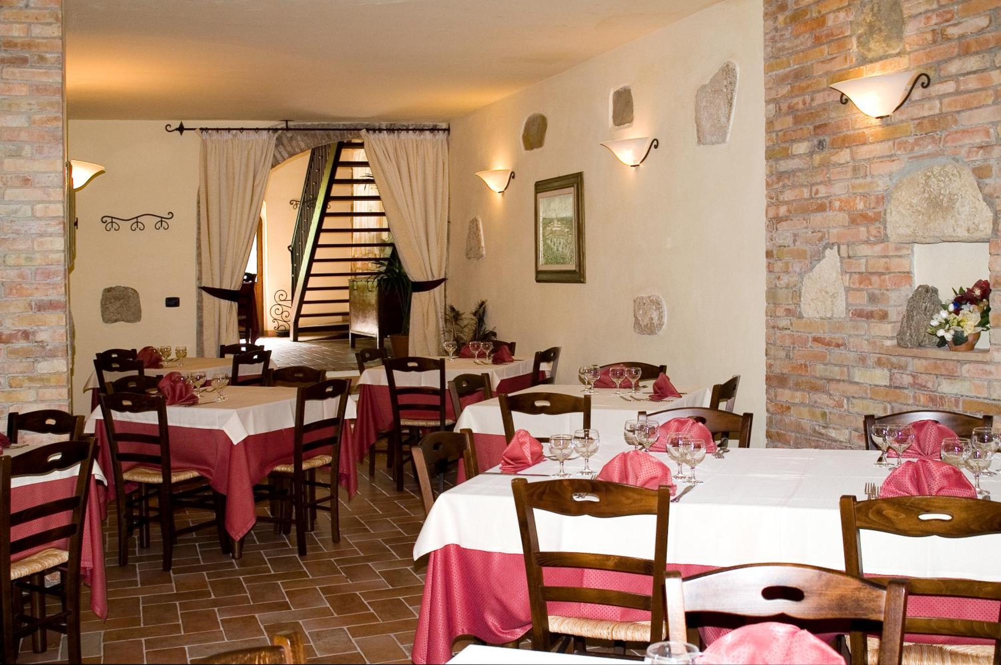 Agriturismo Casale Delle Lucrezie Тоди Екстериор снимка